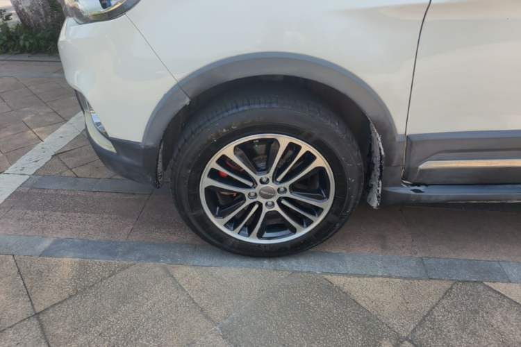 Used Haval H1 2015 1.5L Manual Luxury Model Left Front Wheel Hub