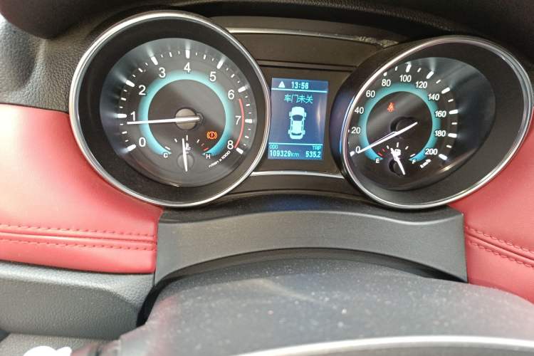 Used Haval H1 2015 1.5L Manual Luxury Model Odometer Close Up