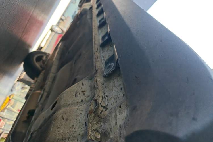 Used Haval H1 2015 1.5L Manual Luxury Model Right Side Sill