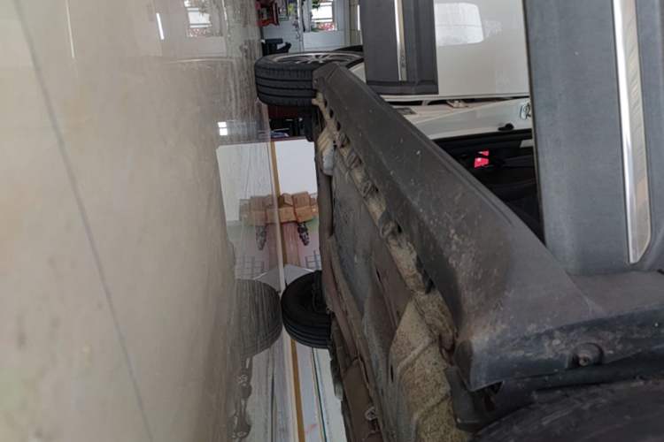 Used Haval H1 2015 1.5L AMT Luxury Model Right Side Sill