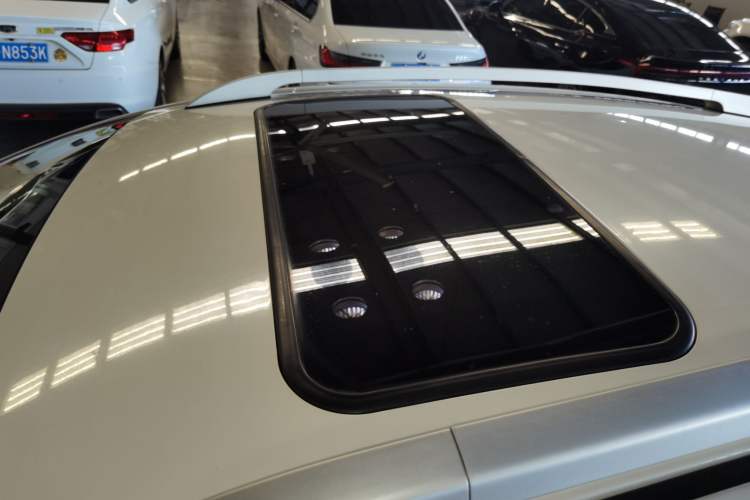 Used Haval H1 2015 1.5L Manual Luxury Model Roof