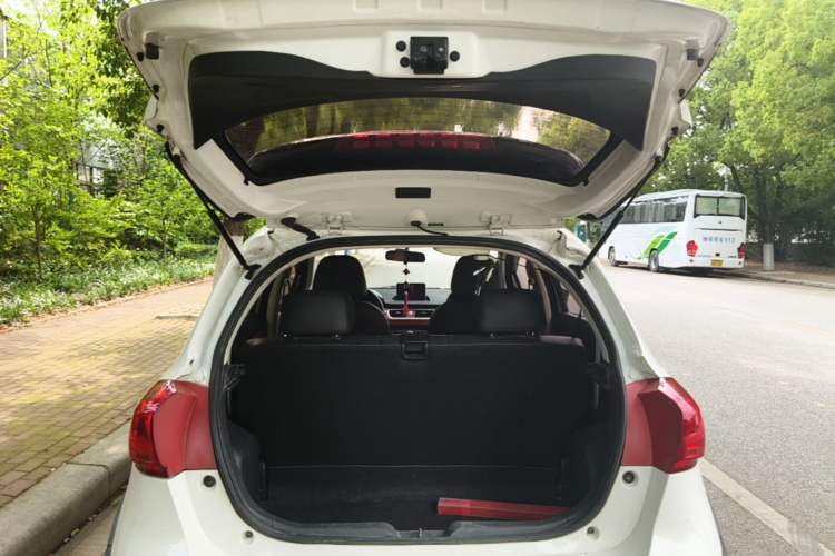 Used Haval H1 2015 1.5L Manual Luxury Model Trunk