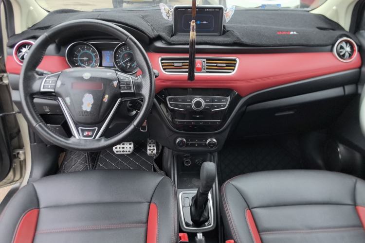 Used Haval H1 2015 1.5L AMT Luxury Model Center Console