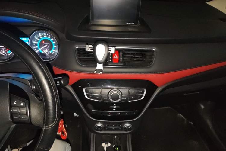 Used Haval H1 2016 Revised Version Blue Badge 1.5L AMT Luxury Edition Audio And AC Panel