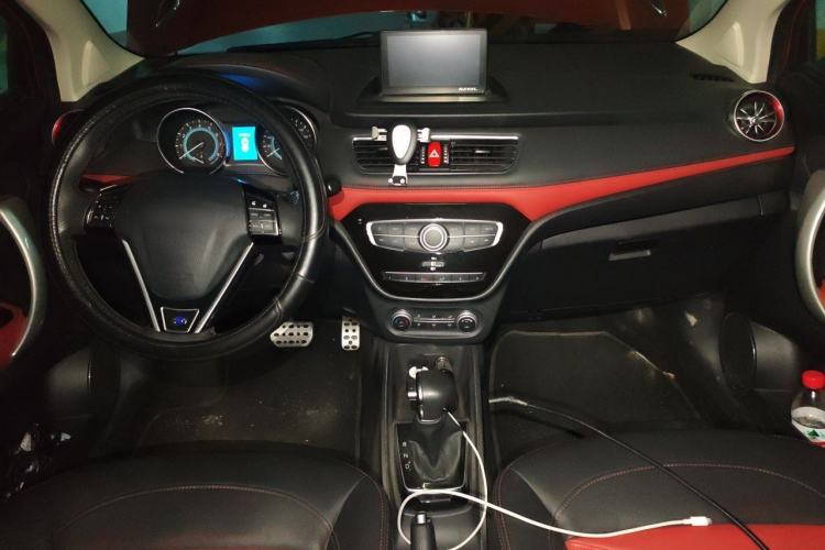 Used Haval H1 2016 Revised Version Blue Badge 1.5L AMT Luxury Edition Center Console