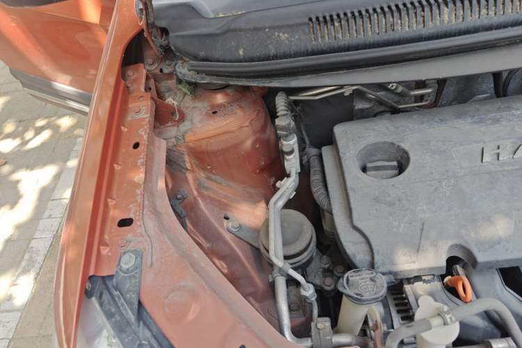 Used Haval H1 2016 Blue Label 1.5L Manual Luxury Model Engine Bay Right