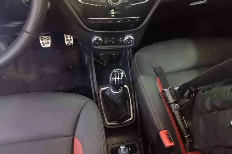 Used Haval H1 2016 Blue Label 1.5L Manual Luxury Model Gear Lever