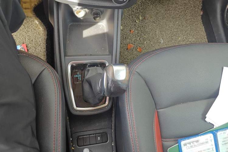 Used Haval H1 2016 Revised Version Blue Badge 1.5L AMT Comfort Edition Gear Lever