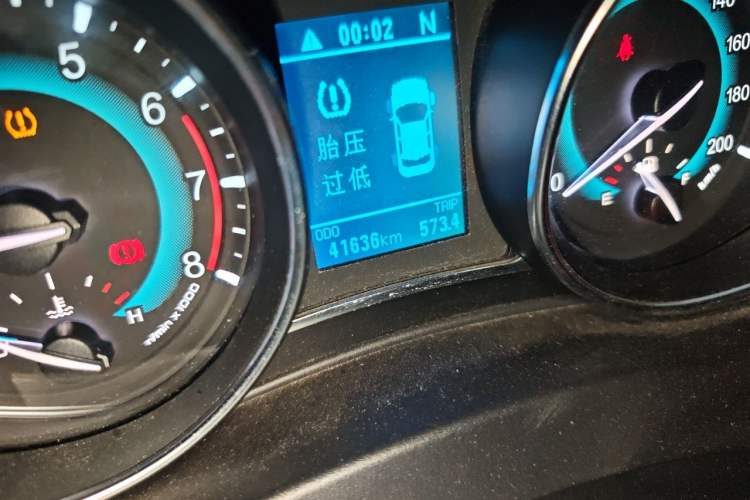 Used Haval H1 2016 Revised Version Blue Badge 1.5L AMT Luxury Edition Odometer Close Up