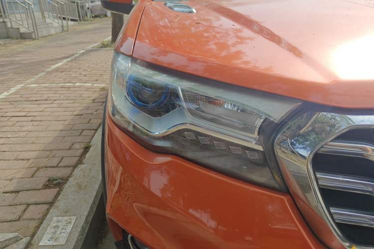 Used Haval H1 2016 Revised Version Blue Badge 1.5L AMT Comfort Edition Right Front Headlight
