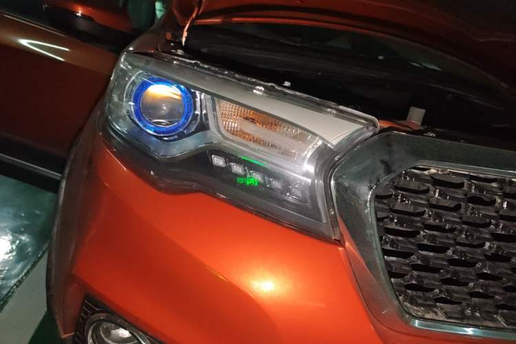 Used Haval H1 2016 Revised Version Blue Badge 1.5L AMT Luxury Edition Right Front Headlight