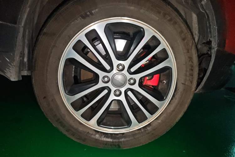 Used Haval H1 2016 Revised Version Blue Badge 1.5L AMT Luxury Edition Right Front Wheel Hub