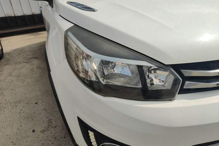 Used Haval H1 2016 Red-Label 1.5L AMT Luxury Model Right Front Headlight
