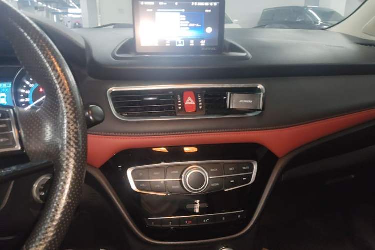 Used Haval H1 2016 Revised Version Blue Badge 1.5L AMT Luxury Edition Audio And AC Panel
