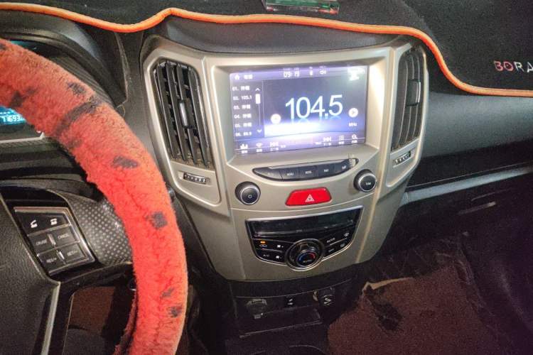Used Haval H1 2016 Red Label 1.5L Manual Luxury Model Audio And AC Panel