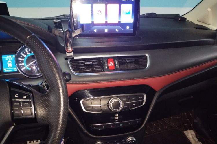 Used Haval H1 2016 Revised Version Blue Badge 1.5L AMT Luxury Edition Audio And AC Panel