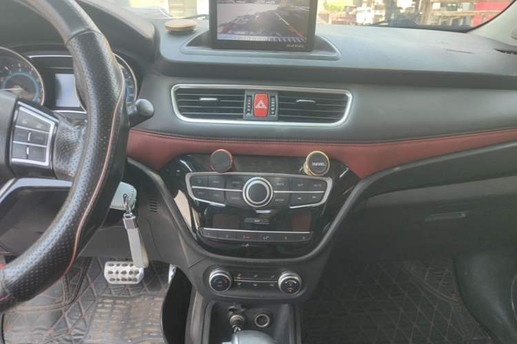 Used Haval H1 2016 Revised Version Blue Badge 1.5L AMT Luxury Edition Audio And AC Panel