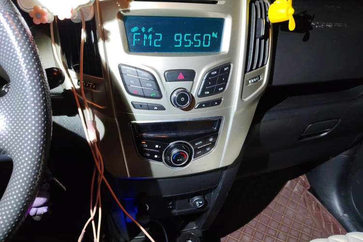 Used Haval H1 2016 Red Label 1.5L AMT Comfort Model Audio And AC Panel