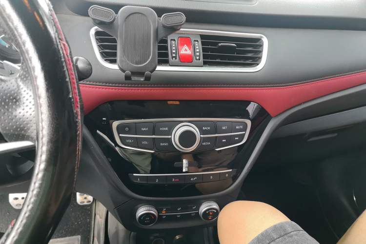 Used Haval H1 2016 Revised Version Blue Badge 1.5L AMT Luxury Edition Audio And AC Panel