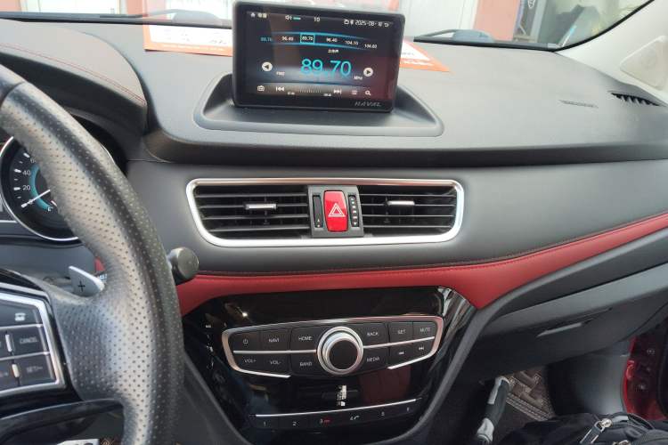Used Haval H1 2016 Revised Version Blue Badge 1.5L AMT Luxury Edition Audio And AC Panel
