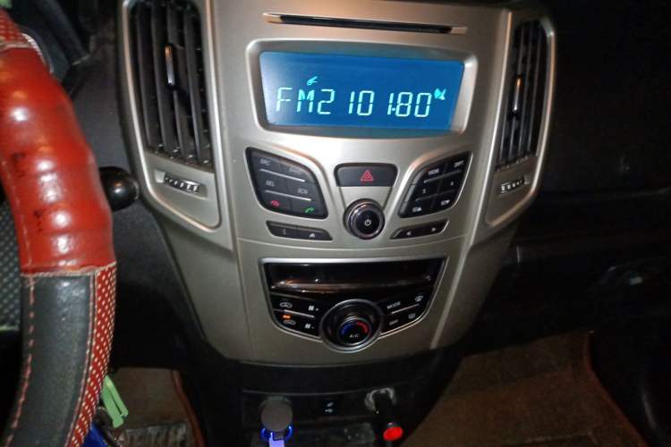 Used Haval H1 2016 Red Label 1.5L Manual Comfort Edition Audio And AC Panel