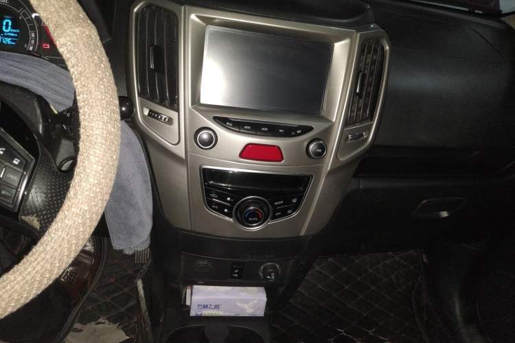 Used Haval H1 2016 Red-Label 1.5L AMT Luxury Model Audio And AC Panel