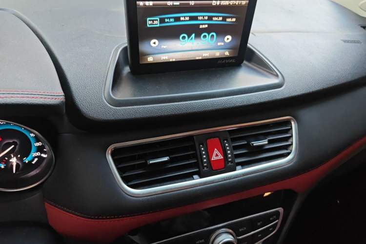 Used Haval H1 2016 Revised Version Blue Badge 1.5L AMT Luxury Edition Audio And AC Panel
