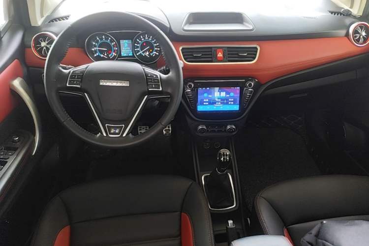 Used Haval H1 2016 Blue Label 1.5L Manual Urban Model Center Console