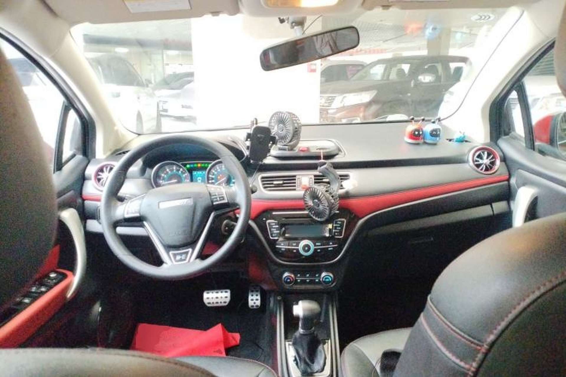 Used Haval H1 2016 Revised Version Blue Badge 1.5L AMT Standard Edition Center Console