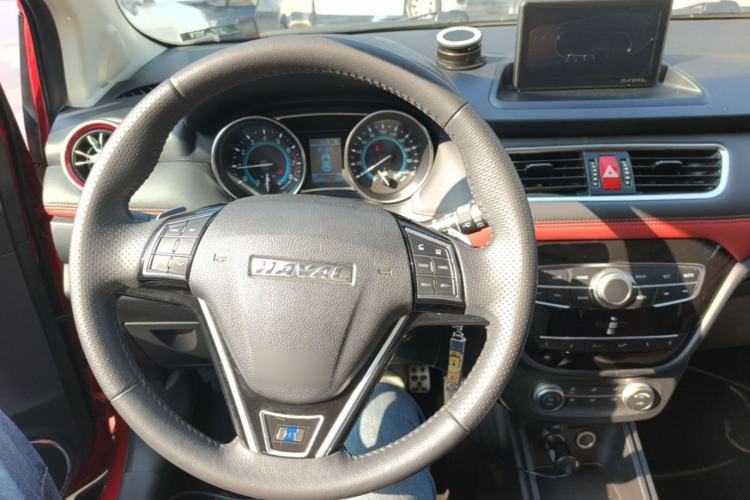 Used Haval H1 2016 Revised Version Blue Badge 1.5L AMT Luxury Edition Center Console