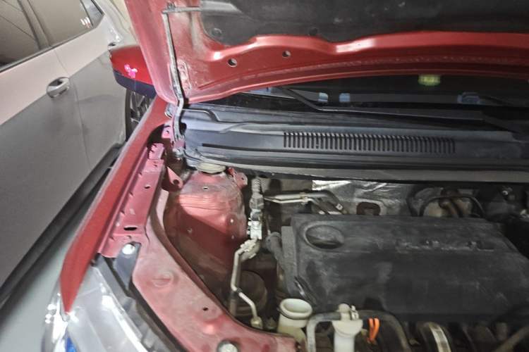Used Haval H1 2016 Blue Label 1.5L AMT Luxury Model Engine Bay Right