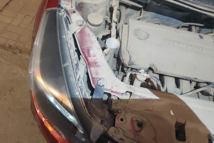 Used Haval H1 2016 Red Label 1.5L AMT Comfort Model Engine Bay Right