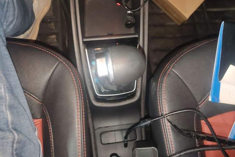 Used Haval H1 2016 Revised Version Blue Badge 1.5L AMT Luxury Edition Gear Lever