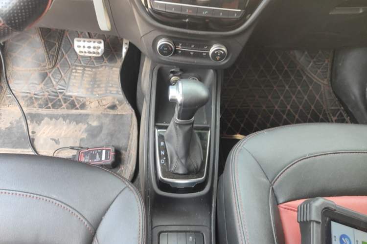 Used Haval H1 2016 Revised Version Blue Badge 1.5L AMT Luxury Edition Gear Lever