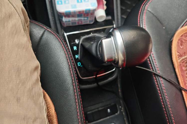 Used Haval H1 2016 Revised Version Blue Badge 1.5L AMT Luxury Edition Gear Lever