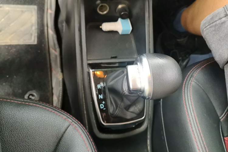 Used Haval H1 2016 Revised Version Blue Badge 1.5L AMT Luxury Edition Gear Lever