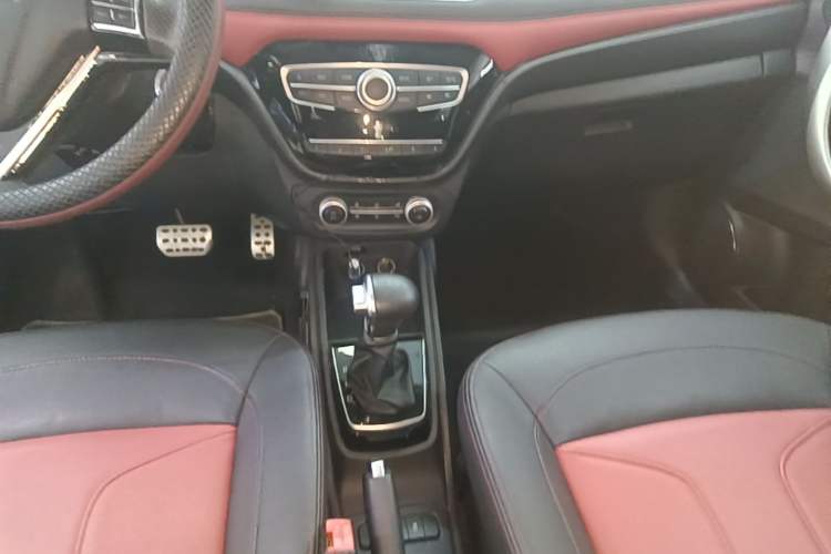 Used Haval H1 2016 Revised Version Blue Badge 1.5L AMT Luxury Edition Gear Lever