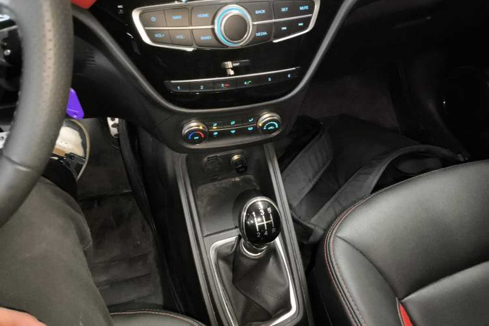 Used Haval H1 2016 Blue Label 1.5L Manual Luxury Model Gear Lever