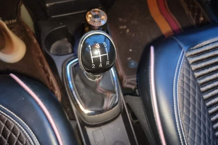 Used Haval H1 2016 Red Label 1.5L Manual Comfort Edition Gear Lever