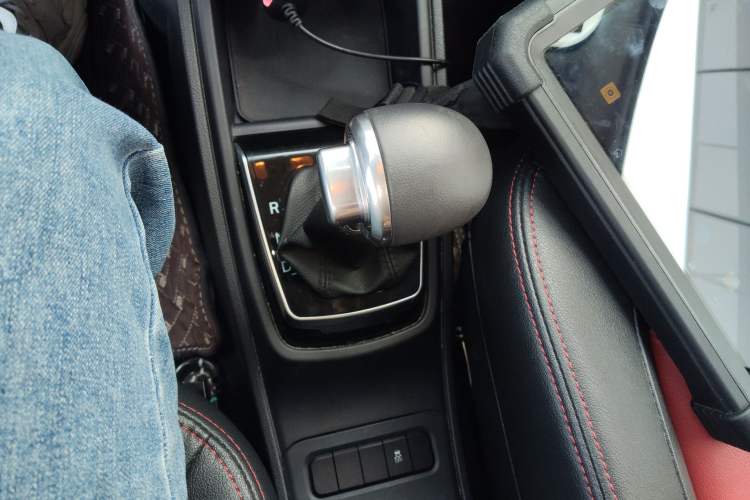 Used Haval H1 2016 Revised Version Blue Badge 1.5L AMT Luxury Edition Gear Lever