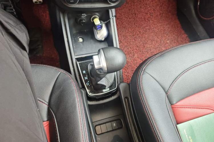 Used Haval H1 2016 Revised Version Blue Badge 1.5L AMT Luxury Edition Gear Lever