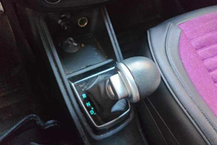 Used Haval H1 2016 Revised Version Blue Badge 1.5L AMT Luxury Edition Gear Lever