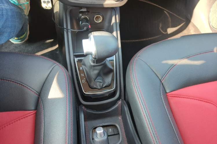 Used Haval H1 2016 Revised Version Blue Badge 1.5L AMT Luxury Edition Gear Lever
