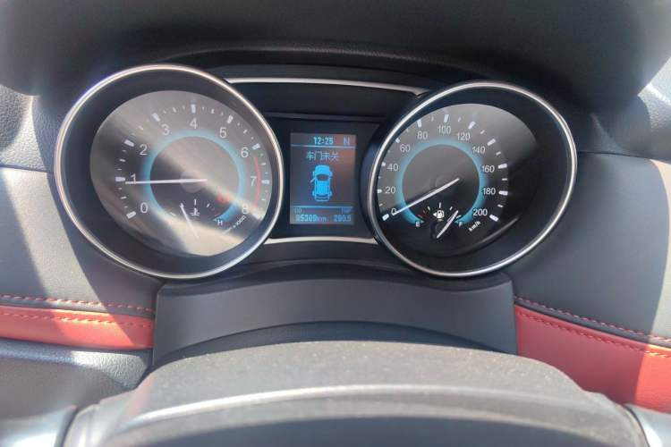 Used Haval H1 2016 Revised Version Blue Badge 1.5L AMT Comfort Edition Instrument Cluster
