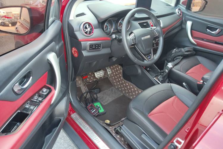 Used Haval H1 2016 Revised Version Blue Badge 1.5L AMT Luxury Edition Interior 3