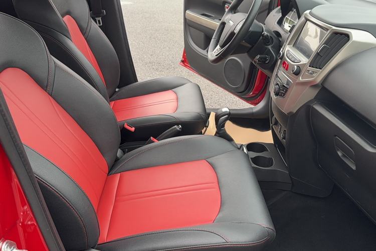 Used Haval H1 2016 Red-Label 1.5L AMT Luxury Model Interior 4
