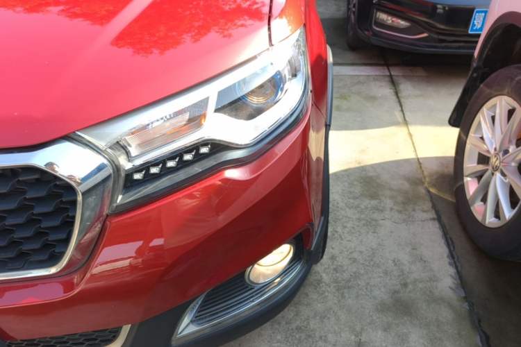 Used Haval H1 2016 Revised Version Blue Badge 1.5L AMT Luxury Edition Left Front Headlight