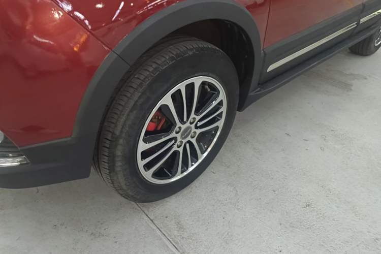 Used Haval H1 2016 Revised Version Blue Badge 1.5L AMT Luxury Edition Left Front Wheel Hub