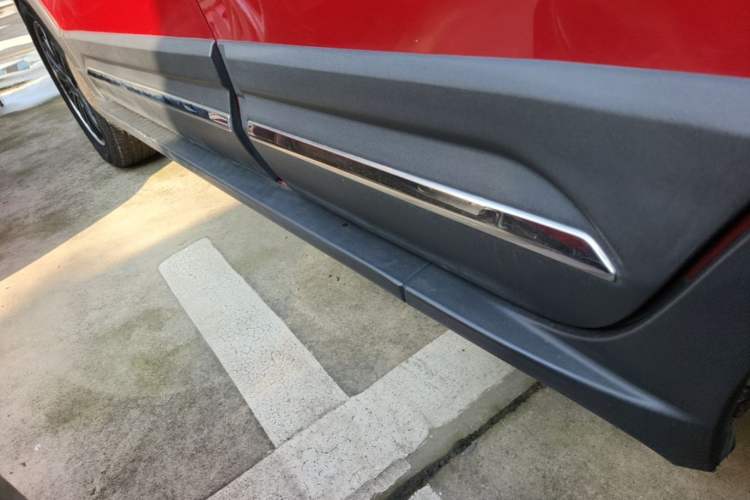 Used Haval H1 2016 Revised Version Blue Badge 1.5L AMT Luxury Edition Left Side Sill