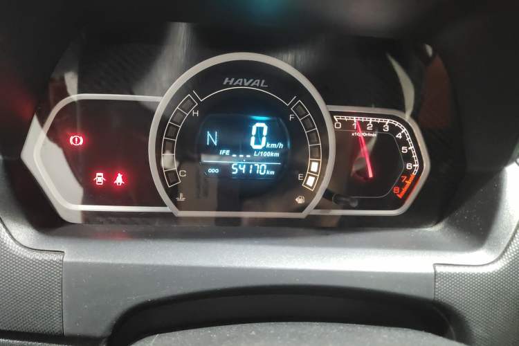 Used Haval H1 2016 Red-Label 1.5L AMT Luxury Model Odometer Close Up